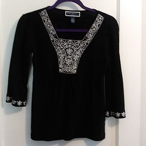 Karin Scott Petites black retro embroidered 3/4 sleeve top. Size PP
